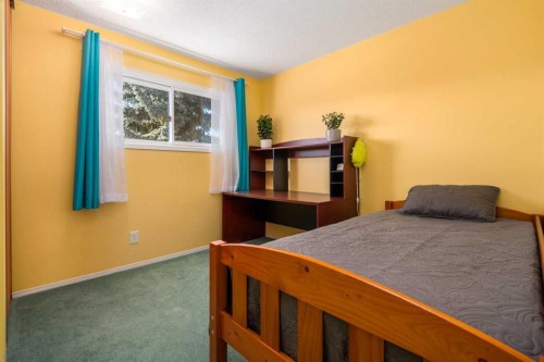232 Millbank Drive Sw, Calgary, AB - Indoor Photo Showing Bedroom