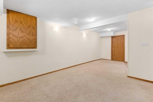 232 Millbank Drive Sw, Calgary, AB - Indoor Photo Showing Other Room