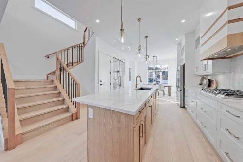 3536 43 Street Sw, Calgary, AB - Indoor Photo Showing Kitchen With Upgraded Kitchen