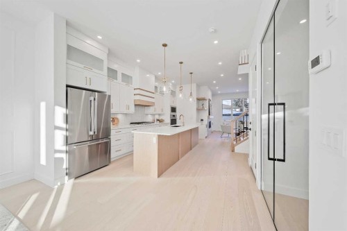 3536 43 Street Sw, Calgary, AB - Indoor Photo Showing Kitchen With Upgraded Kitchen