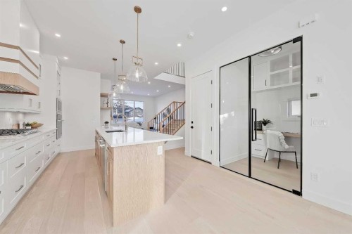 3536 43 Street Sw, Calgary, AB - Indoor Photo Showing Kitchen With Upgraded Kitchen