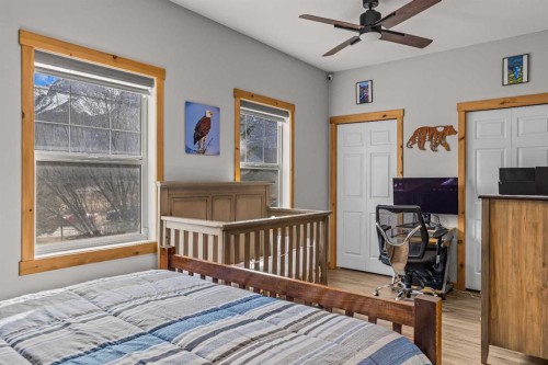 4-36 Windridge Road, Exshaw, AB - Indoor Photo Showing Bedroom