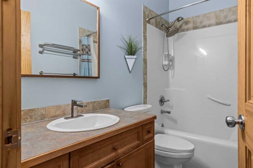 4-36 Windridge Road, Exshaw, AB - Indoor Photo Showing Bathroom