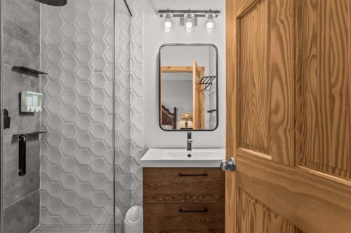 4-36 Windridge Road, Exshaw, AB - Indoor Photo Showing Bathroom