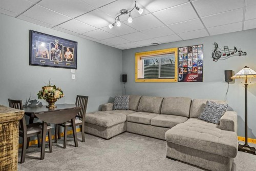 4-36 Windridge Road, Exshaw, AB - Indoor Photo Showing Living Room
