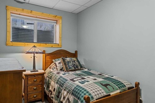 4-36 Windridge Road, Exshaw, AB - Indoor Photo Showing Bedroom