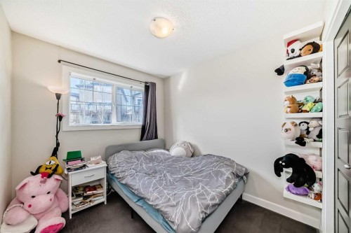 88 Pantego Lane Nw, Calgary, AB - Indoor Photo Showing Bedroom