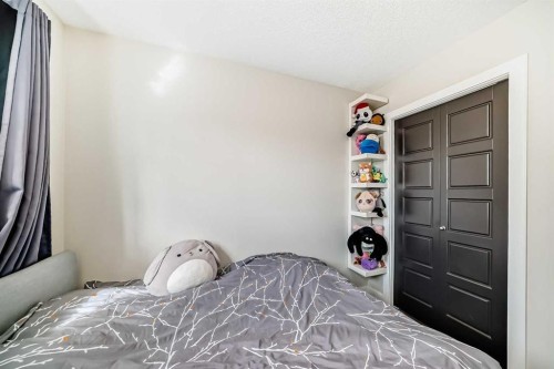88 Pantego Lane Nw, Calgary, AB - Indoor Photo Showing Bedroom