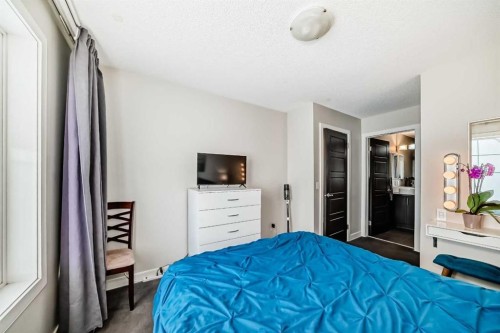 88 Pantego Lane Nw, Calgary, AB - Indoor Photo Showing Bedroom