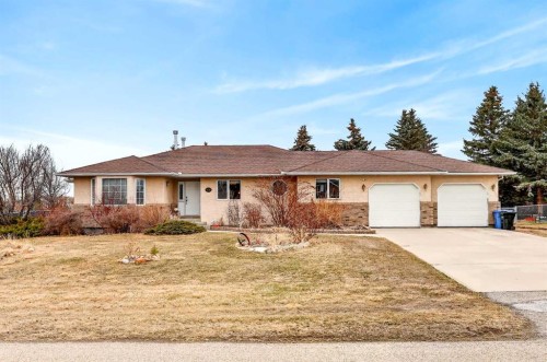 1124 Gleneagles Drive  Carstairs, AB T0M 0N0