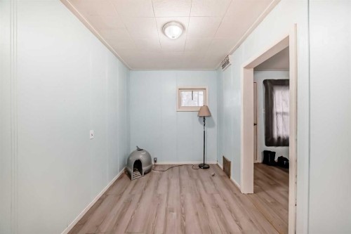 6437 19 Street Se, Calgary, AB - Indoor Photo Showing Other Room