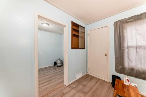 6437 19 Street Se, Calgary, AB - Indoor Photo Showing Other Room