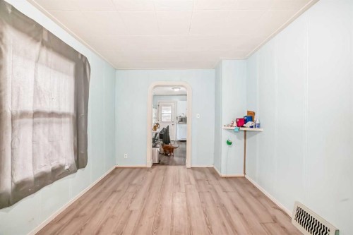 6437 19 Street Se, Calgary, AB - Indoor Photo Showing Other Room