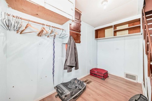 6437 19 Street Se, Calgary, AB - Indoor Photo Showing Other Room