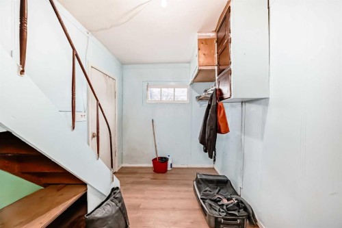 6437 19 Street Se, Calgary, AB - Indoor Photo Showing Other Room