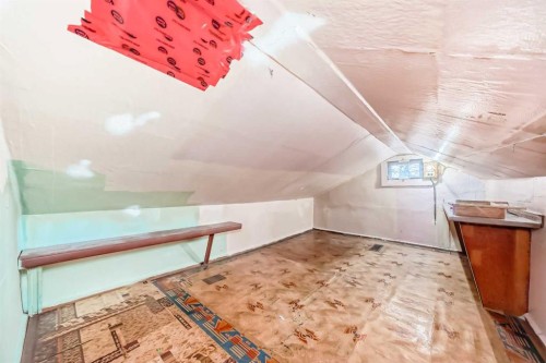 6437 19 Street Se, Calgary, AB - Indoor Photo Showing Other Room