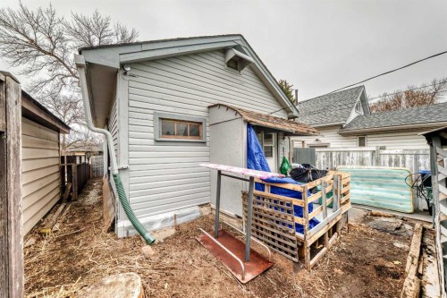 6437 19 Street Se, Calgary, AB - Outdoor