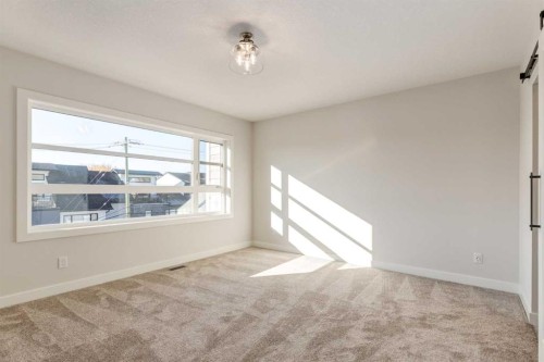 2516 21 Avenue Sw, Calgary, AB - Indoor Photo Showing Other Room