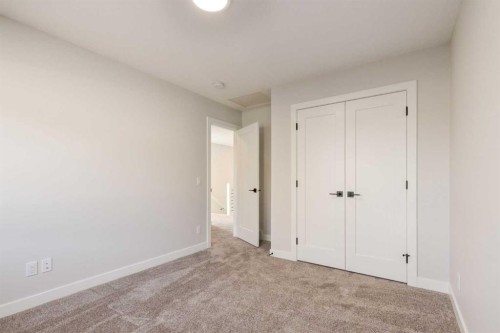 2516 21 Avenue Sw, Calgary, AB - Indoor Photo Showing Other Room
