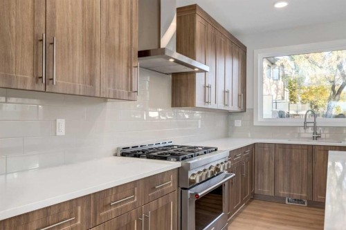 2516 21 Avenue Sw, Calgary, AB - Indoor Photo Showing Kitchen With Upgraded Kitchen