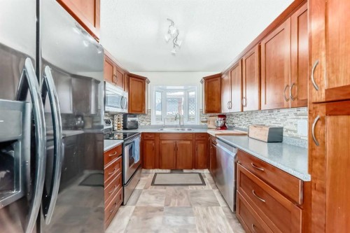 48 Midglen Way Se, Calgary, AB - Indoor Photo Showing Kitchen