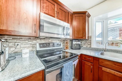 48 Midglen Way Se, Calgary, AB - Indoor Photo Showing Kitchen