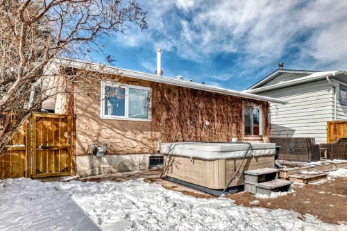 48 Midglen Way Se, Calgary, AB - Outdoor