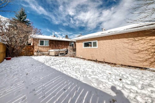 48 Midglen Way Se, Calgary, AB - Outdoor
