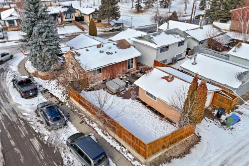 48 Midglen Way Se, Calgary, AB - Outdoor