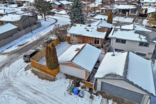 48 Midglen Way Se, Calgary, AB - Outdoor