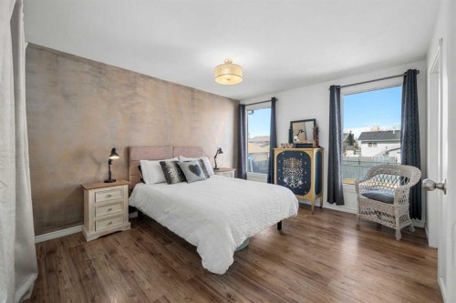 1312 10 Avenue Se, High River, AB - Indoor Photo Showing Bedroom