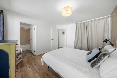 1312 10 Avenue Se, High River, AB - Indoor Photo Showing Bedroom