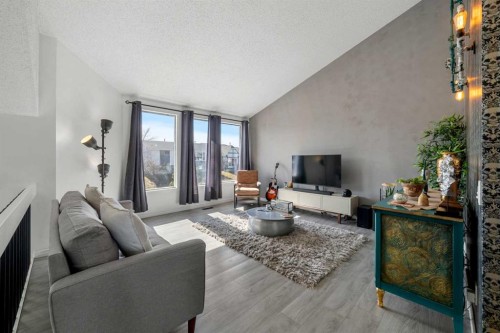 1312 10 Avenue Se, High River, AB - Indoor Photo Showing Living Room