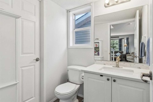 30 Martha'S Haven Manor Ne, Calgary, AB - Indoor Photo Showing Bathroom