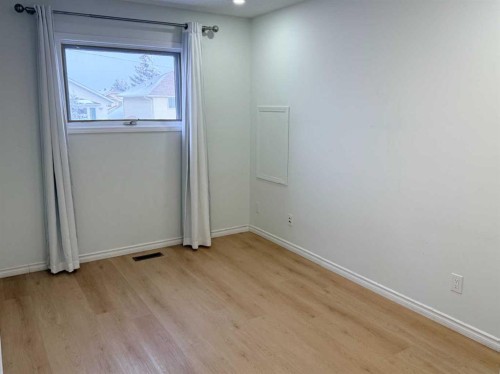 651 Macewan Drive Nw, Calgary, AB - Indoor Photo Showing Other Room
