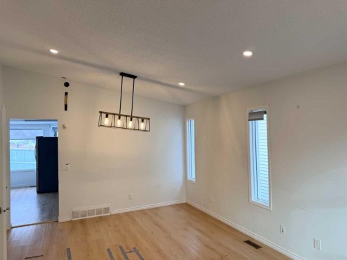 651 Macewan Drive Nw, Calgary, AB - Indoor Photo Showing Other Room