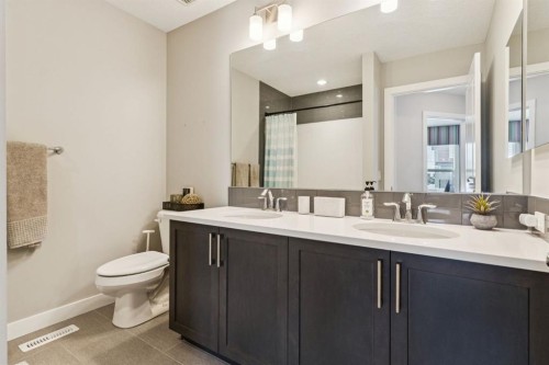 415 Rivercrest Boulevard, Cochrane, AB - Indoor Photo Showing Bathroom