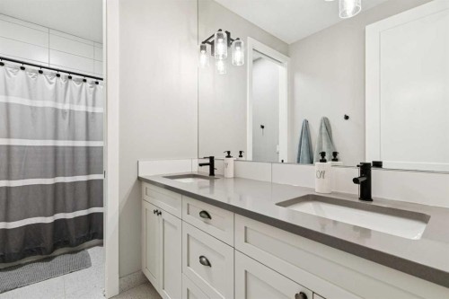 105 Masters Cape Se, Calgary, AB - Indoor Photo Showing Bathroom