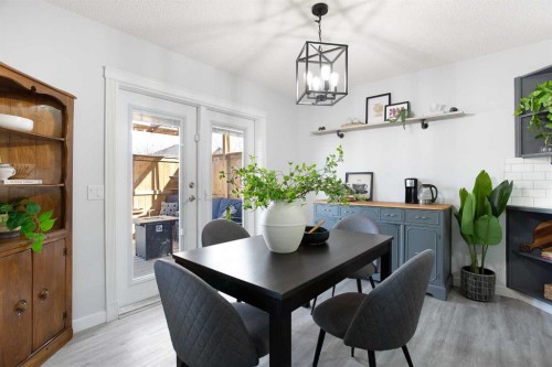 8 Thorndale Close Se, Airdrie, AB - Indoor Photo Showing Dining Room