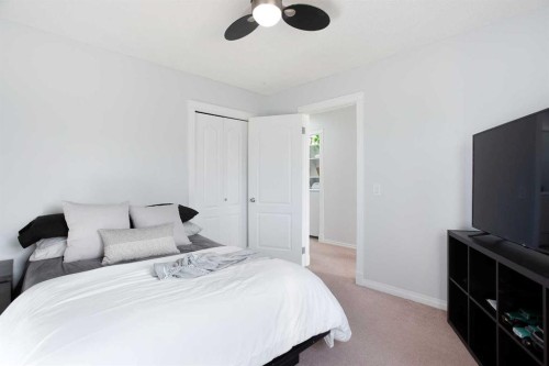 8 Thorndale Close Se, Airdrie, AB - Indoor Photo Showing Bedroom