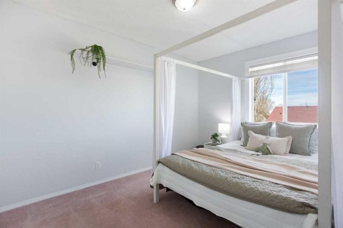 8 Thorndale Close Se, Airdrie, AB - Indoor Photo Showing Bedroom