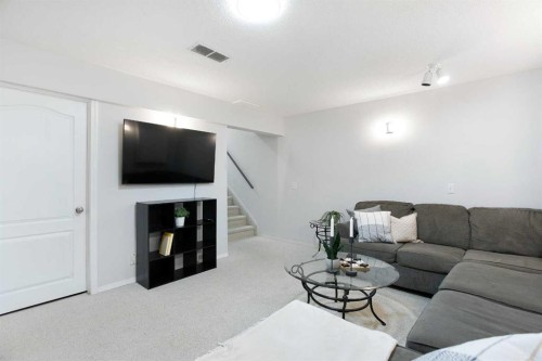 8 Thorndale Close Se, Airdrie, AB - Indoor Photo Showing Living Room