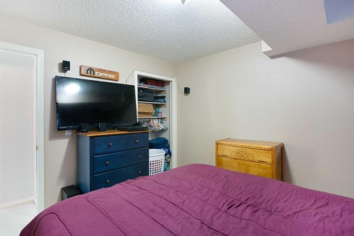 8 Thorndale Close Se, Airdrie, AB - Indoor Photo Showing Bedroom