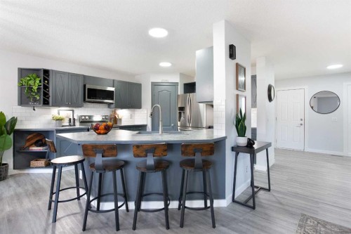 8 Thorndale Close Se, Airdrie, AB - Indoor Photo Showing Kitchen With Upgraded Kitchen