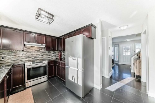80 Hidden Point Nw, Calgary, AB - Indoor Photo Showing Kitchen