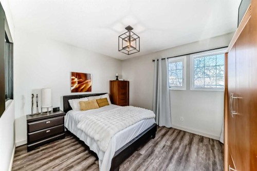 80 Hidden Point Nw, Calgary, AB - Indoor Photo Showing Bedroom