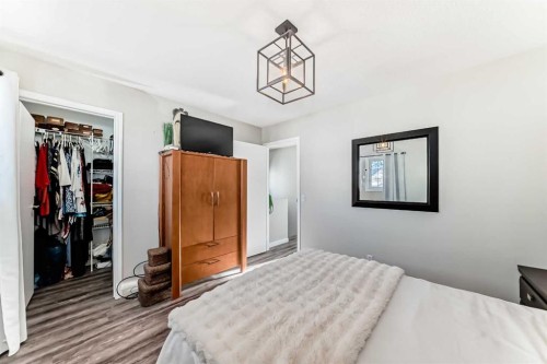 80 Hidden Point Nw, Calgary, AB - Indoor Photo Showing Bedroom