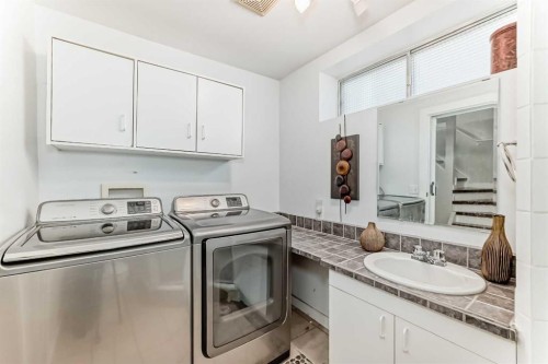 80 Hidden Point Nw, Calgary, AB - Indoor Photo Showing Laundry Room