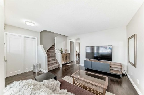 80 Hidden Point Nw, Calgary, AB - Indoor Photo Showing Living Room