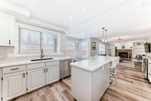 47 Canterbury Court Sw, Calgary, AB - Indoor Photo Showing Kitchen With Upgraded Kitchen